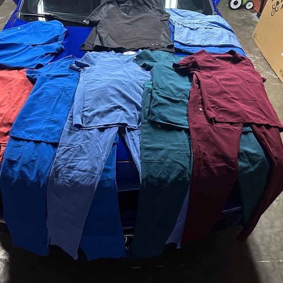 Figs scrubs - Picture 2 of 2